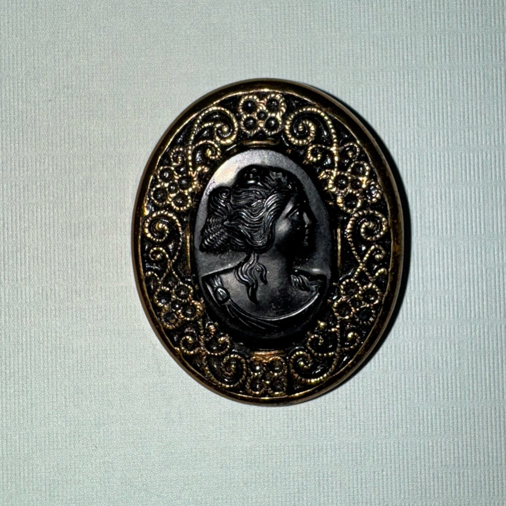 Robbins Co. Antique Mourning Cameo Brooch
